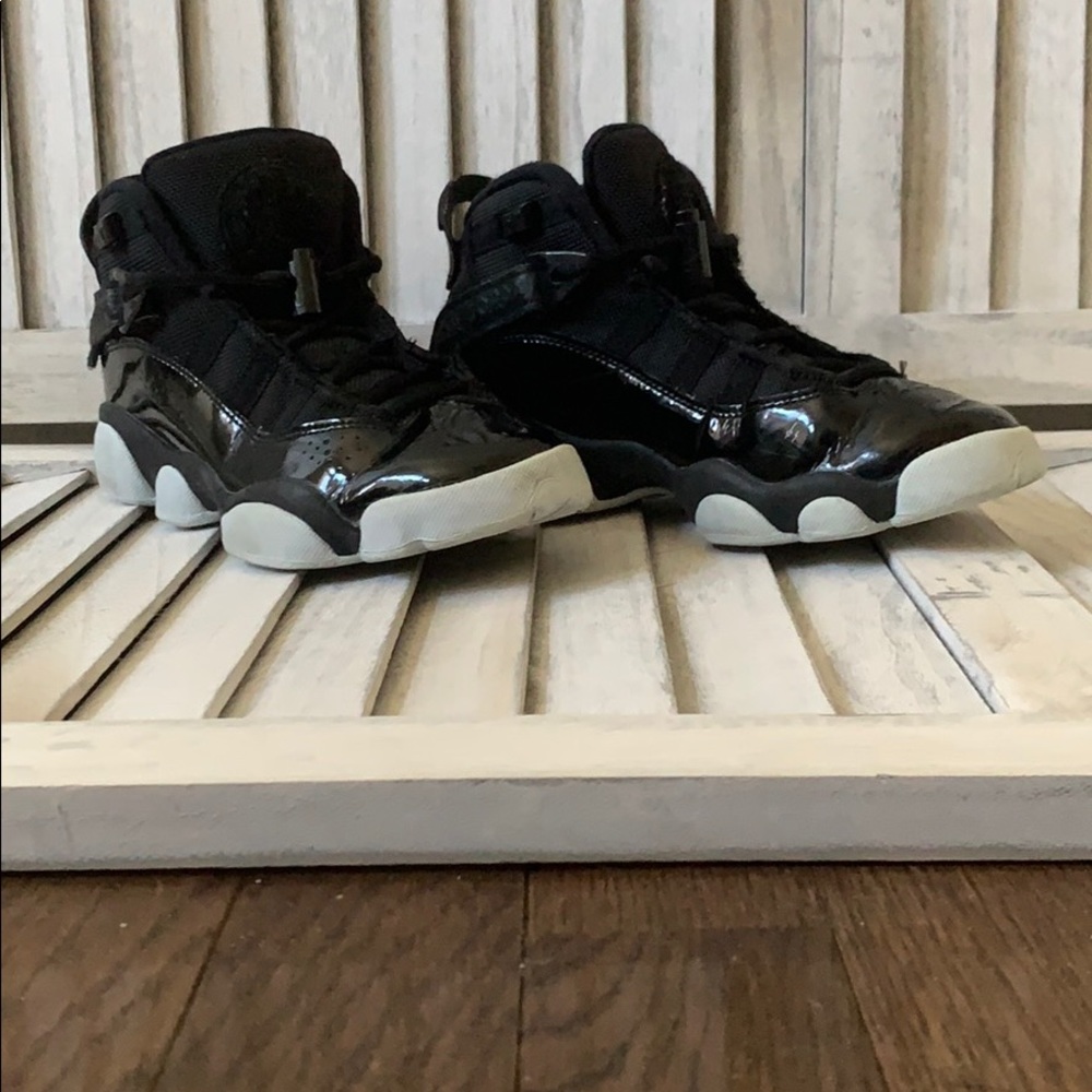 JORDAN 6 RINGS (GS) BLACK / BLACK-WHITE 3.5Y